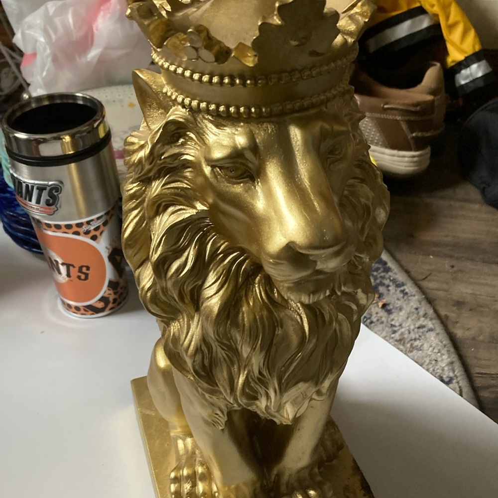 Majestic Gold Lion Statue - Picture 3 of 5